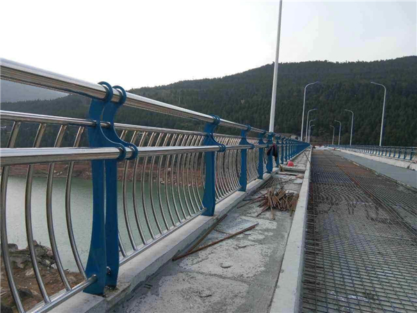 珠海不锈钢桥梁护栏的特点及其在桥梁安全中的重要作用