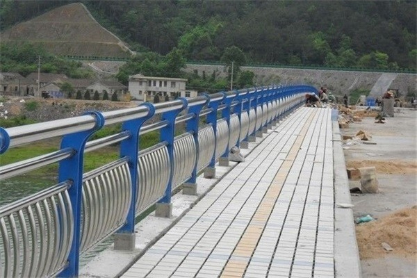 珠海不锈钢桥梁灯光护栏